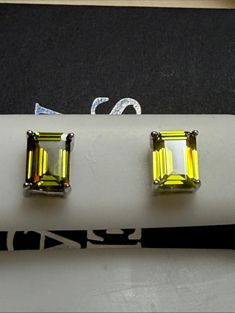 925 Sterling Silver Peridot-Green Emerald Cut Stud Earrings NEW